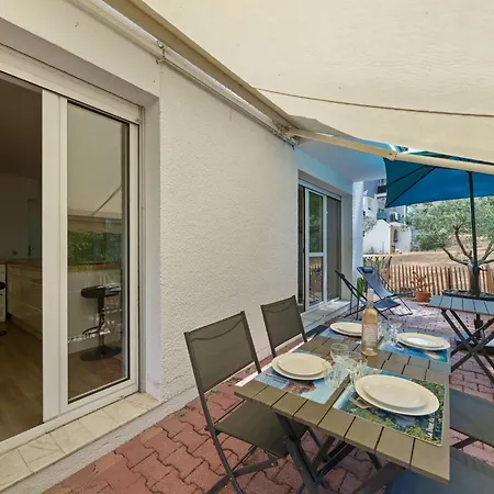 Calme Avec Terrasse 200m De La Apartmán *